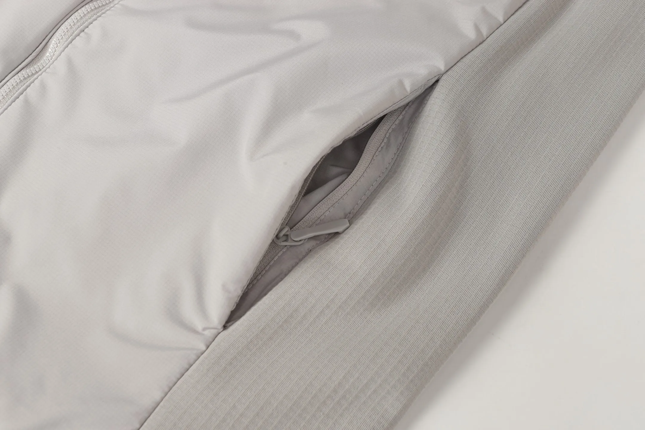 ARC'TERYX 25 Quality 。 B ， ， 、 、 、 。 ， ， ， ， Versatile ， ， ， ， ， 、 、 ， ， … ， ， ， ， ， ： ， ， ， 。 ， 。 ， 。 ：Black/ White/ Green/Navy Blue /Yellow Size：S-XXL